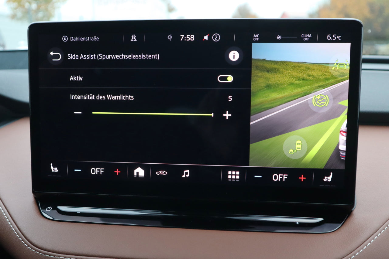 Lane change assistant incl. rear traffic allert for Skoda Enyaq 5A