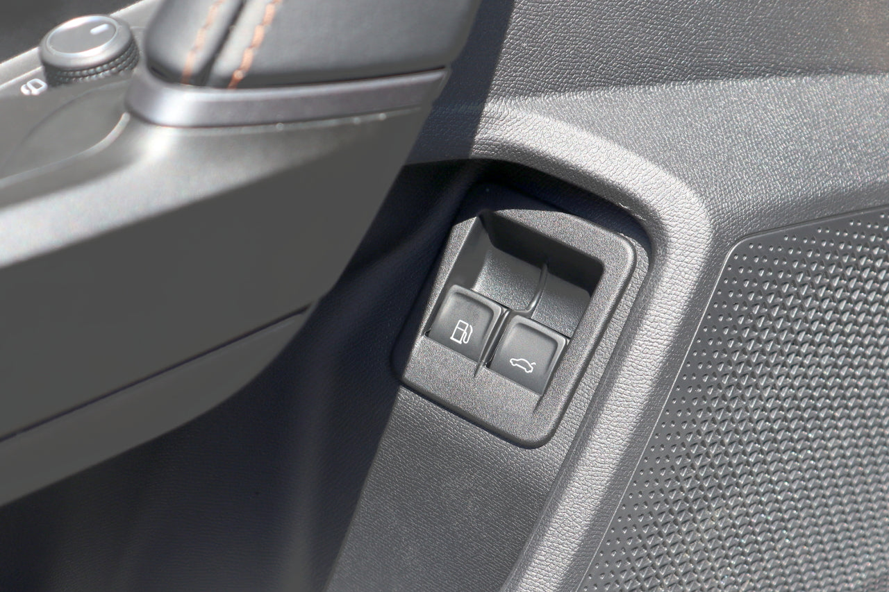 Push Button driver door eletrical tailgate for Seat Formentor KM7