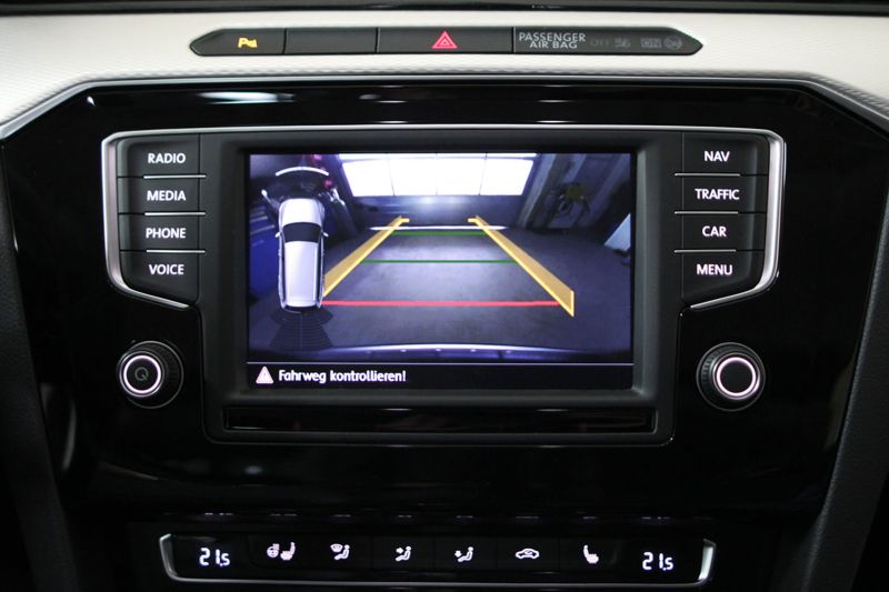 VW Passat B8 original reversing camera