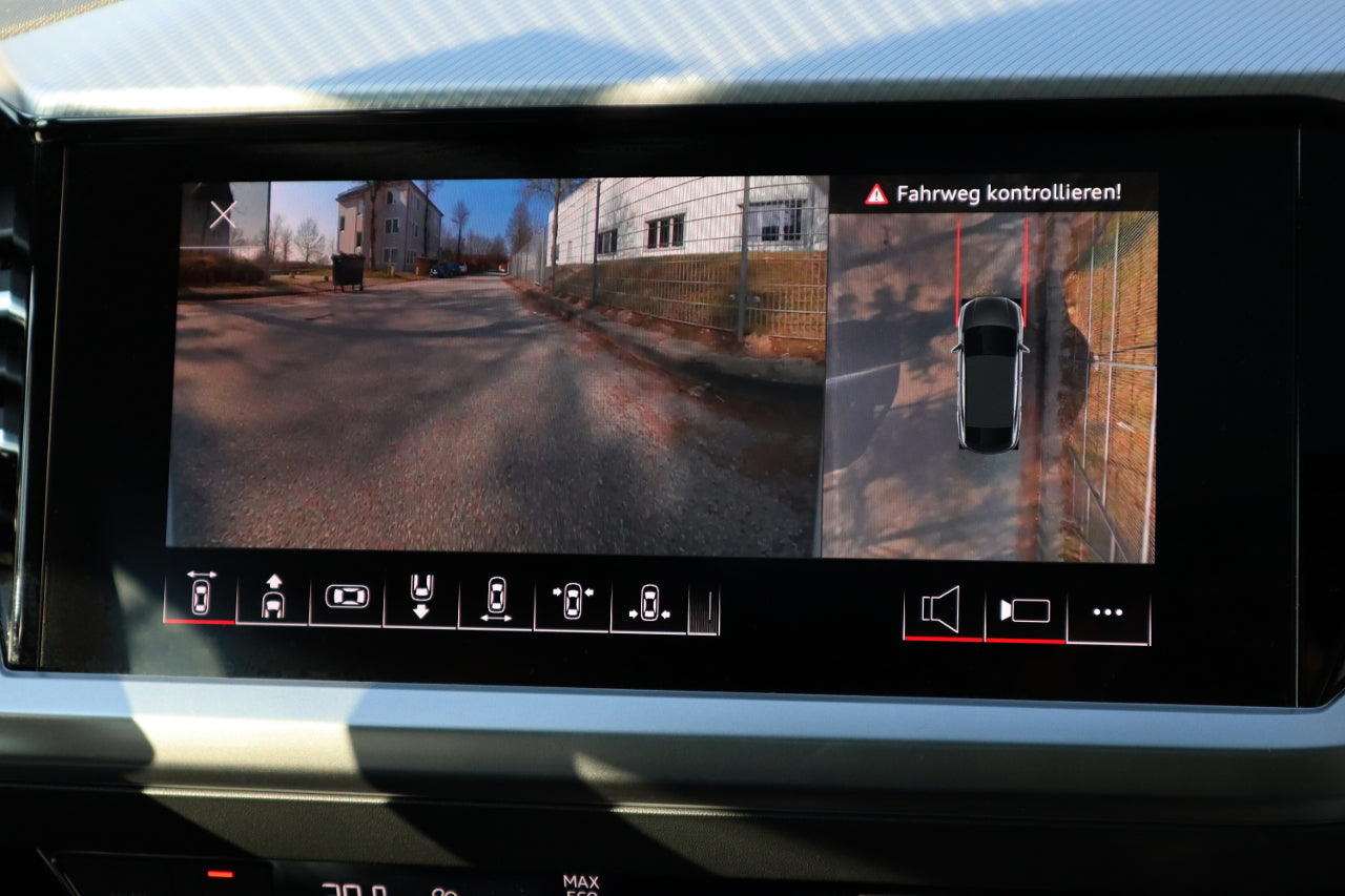 Alpine S2-S40 4-tums komponenthögtalare från S-Series, Hi-Res Audio-certifierad, visad framifrån och från sidan. Svart design med silverdetaljer och robust konstruktion för högkvalitativ ljudupplevelse.