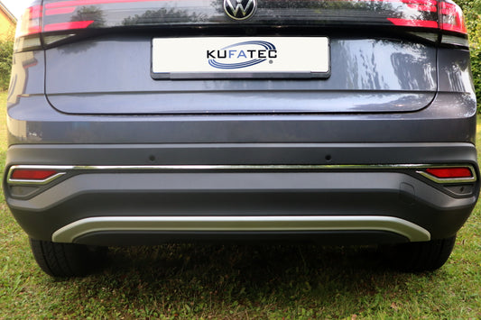 En svart JBL-högtalare i närbild, med en konformad design och JBL-logotypen i orange längst ner på konen.